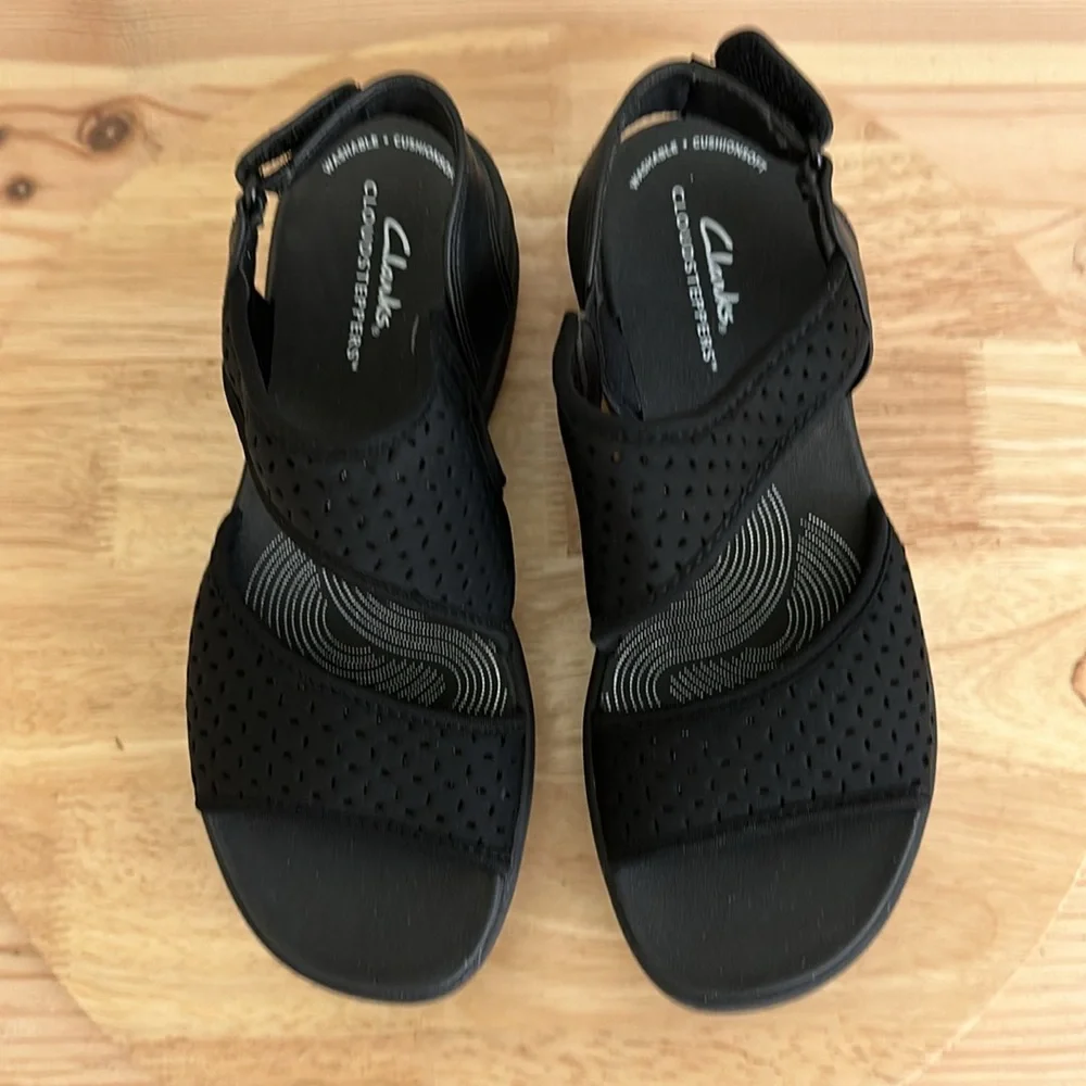 Clarks Cloudsteppers Perforated Sandal -Drift Fern